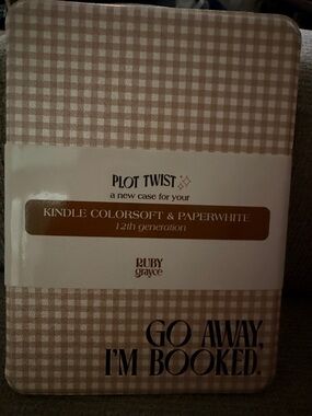 Plot Twist Ruby Grayce Kindle Case - Beige Gingham